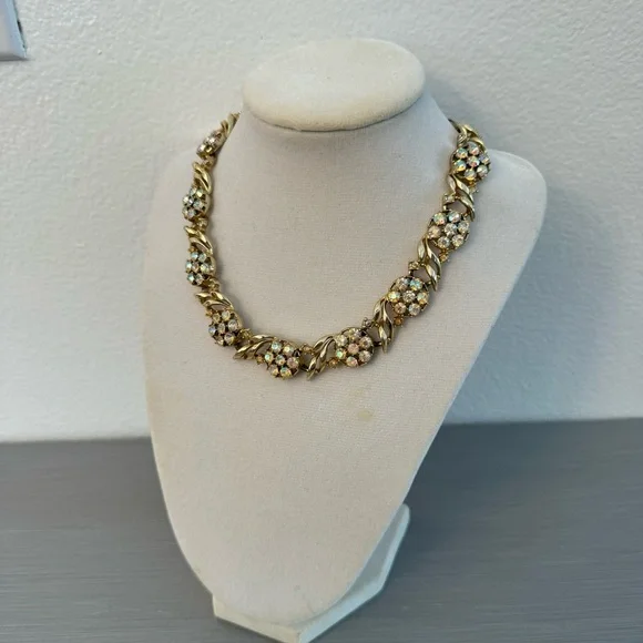 Vintage Aurora Borealis Crystal Choker Gold Tone 1950s Style - Picture 2 of 10